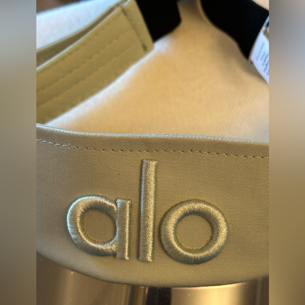 Alo Yoga Logo Visor Hat Green One Size Adjustable NEW w/ Tags - Picture 3 of 7